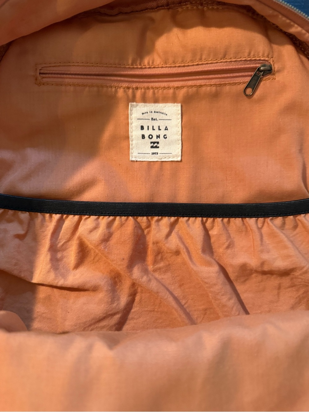BILLABONG orange corduroy backpack. EUC. Lined inside with lightly padded sleeve - Picture 3 of 6